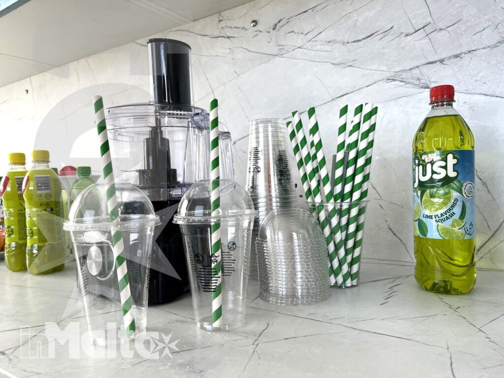 Bevande e bicchieri nella cucina - Campus inMalta Bevande, bicchieri e accessori disponibili nella cucina del Campus inMalta