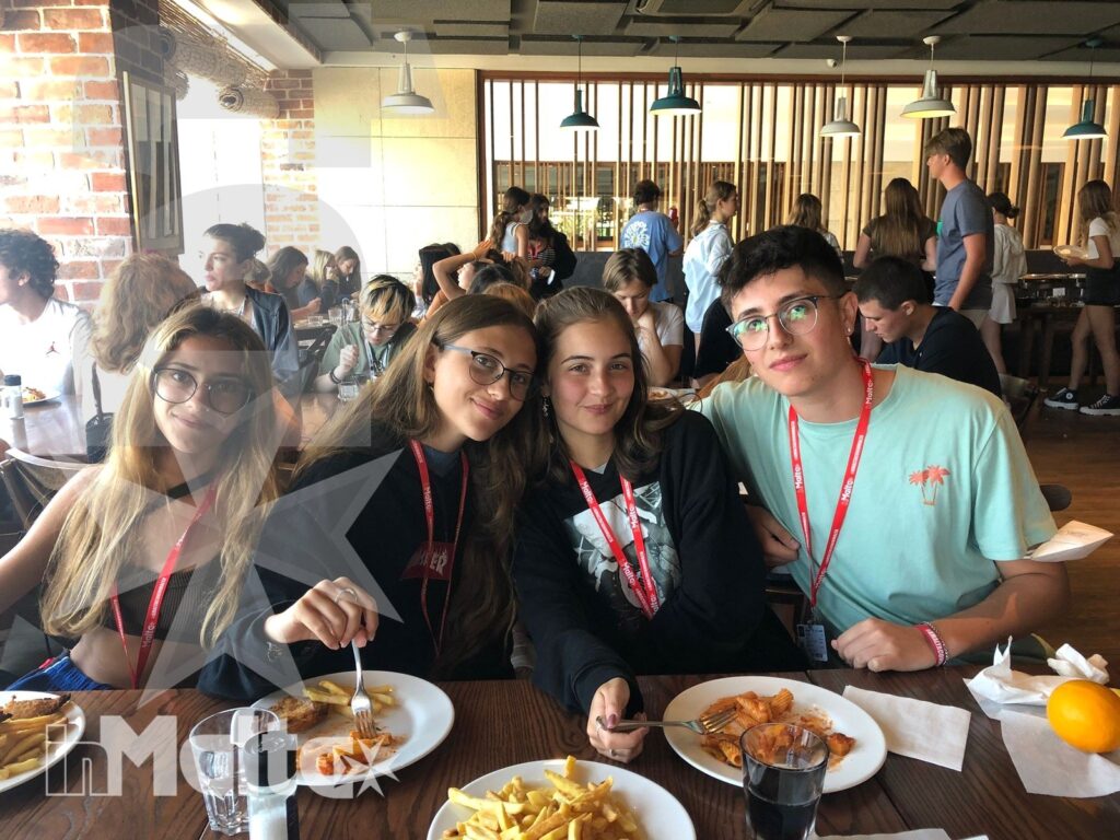 Salini Resort - Studenti inMalta al ristorante Vecchia Napoli Studenti e studentesse inMalta al ristorante Vecchia Napoli del Salini Resort
