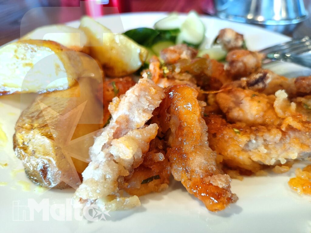 Salini Resort - Pollo arrosto con patate e verdure Pollo arrosto con patate e verdure servito al Salini Resort