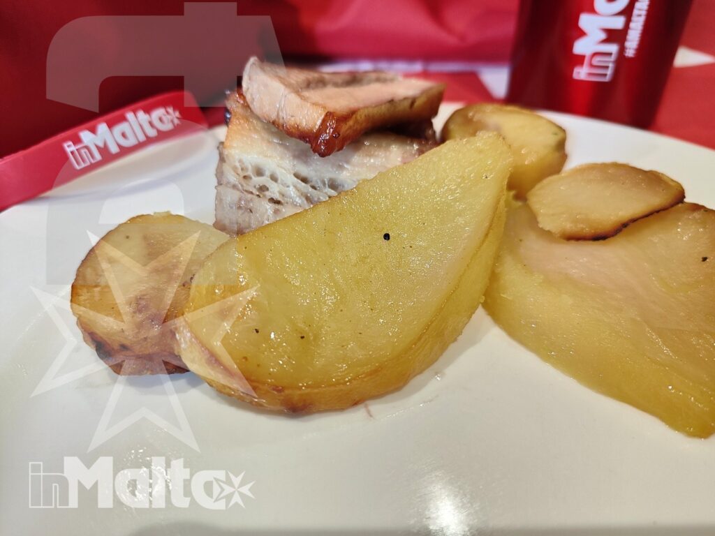 Salini Resort - Carne arrosto con patate Carne arrosto con patate al forno servita al ristorante Vecchia Napoli