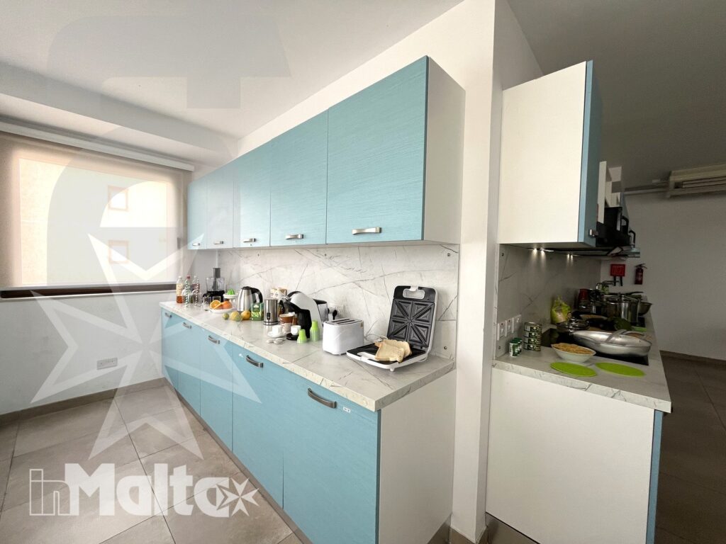 Zona cottura della cucina - Campus inMalta Zona cottura della cucina del Campus inMalta con forno e piano di lavoro