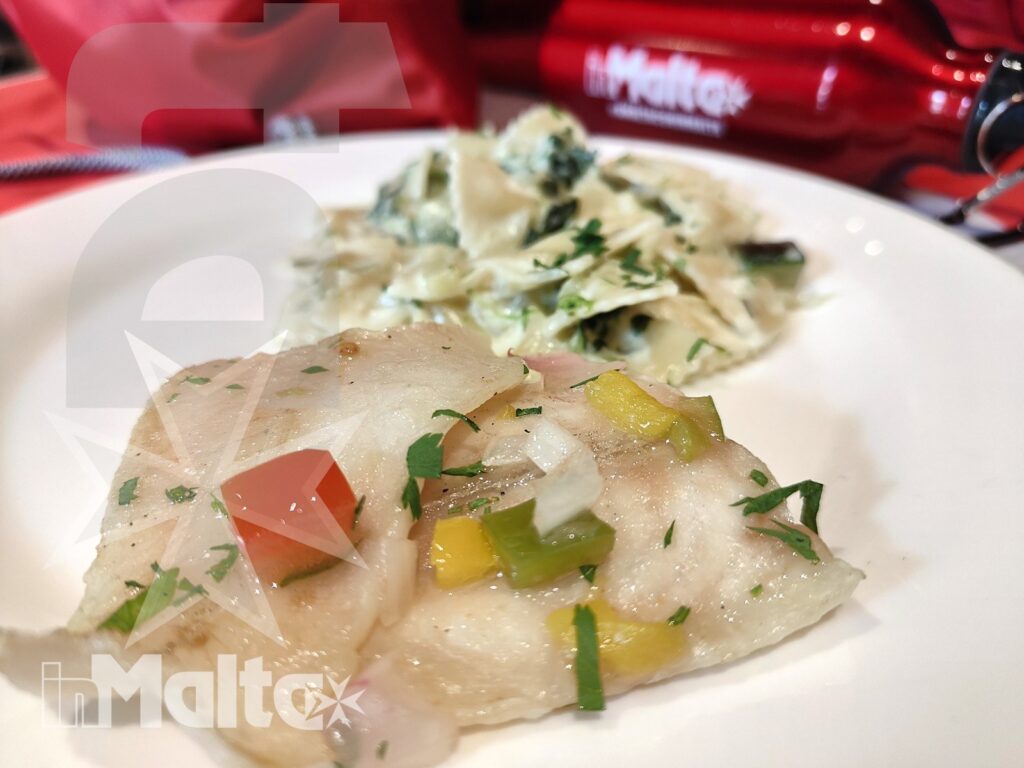 Salini Resort - Pesce con salsa cremosa alle erbe Pesce bianco con salsa cremosa alle erbe servito al Salini Resort