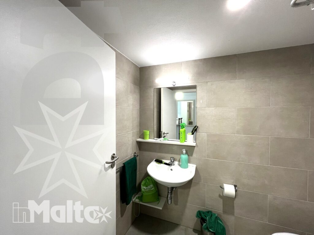 Bagno privato della camera singola del Campus inMalta