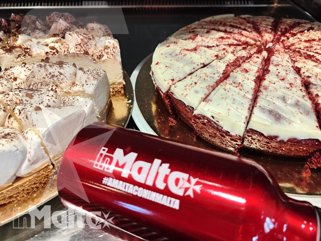 Salini Resort - Torta red velvet con crema Torta red velvet con crema bianca servita al ristorante Vecchia Napoli
