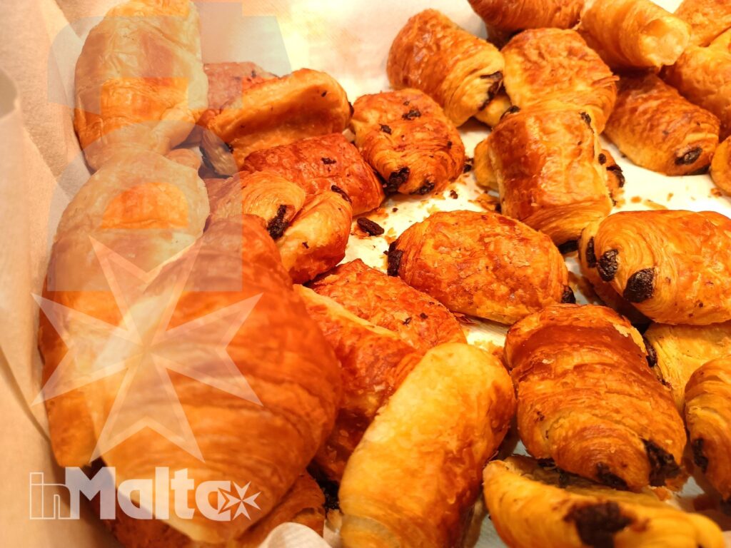 Salini Resort - Croissant assortiti al buffet Croissant e prodotti da forno assortiti al buffet della colazione