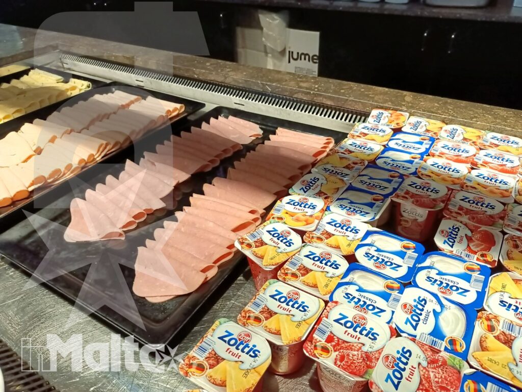 Salini Resort - Affettati, formaggi e monoporzioni Affettati, formaggi e confezioni monoporzione al buffet della colazione