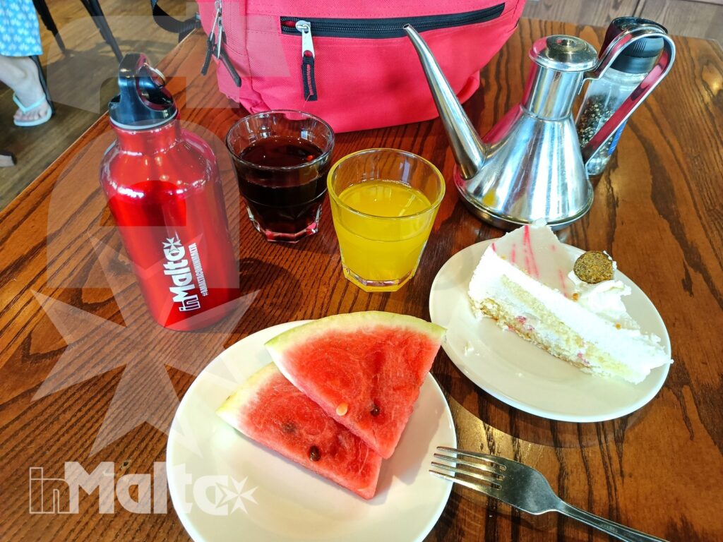 Salini Resort - Colazione completa al ristorante Vecchia Napoli Colazione con anguria, bevanda e piatti caldi al ristorante Vecchia Napoli